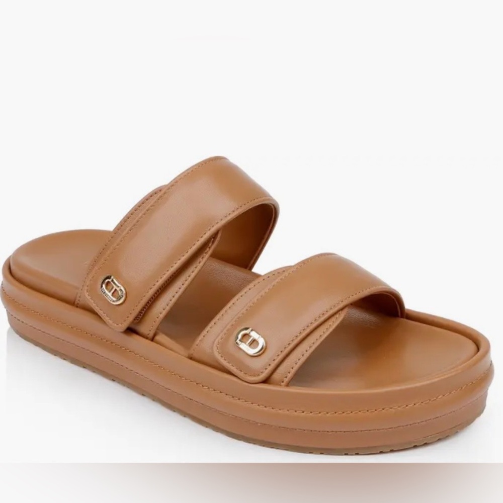 Dee Ocleppo Finland 11 double strap slides in biscotti size 8 1/2